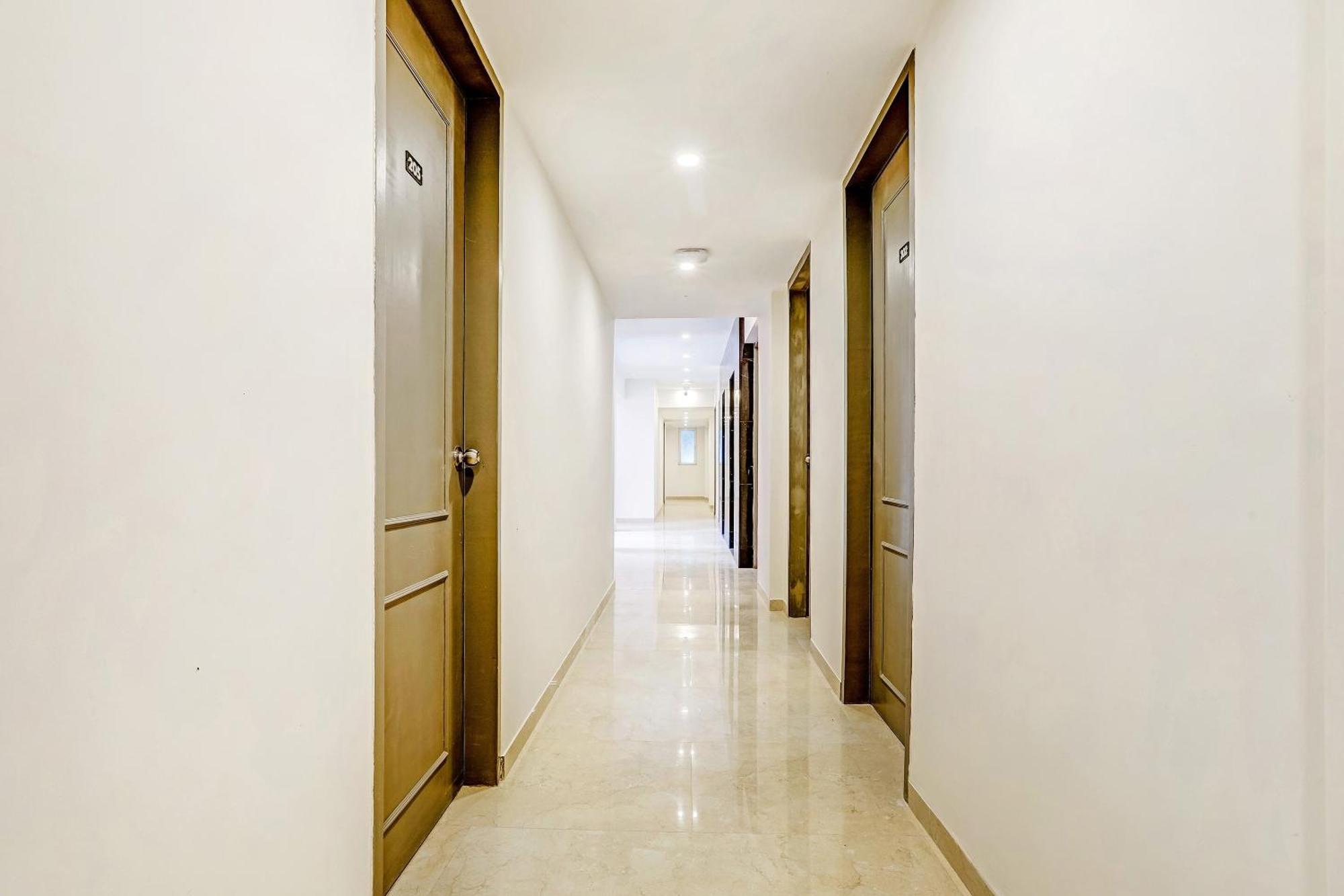 Готель Townhouse Somani Apta Екстер'єр фото