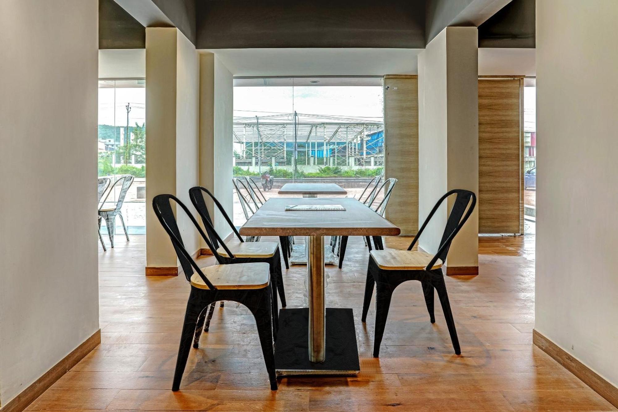 Готель Townhouse Somani Apta Екстер'єр фото